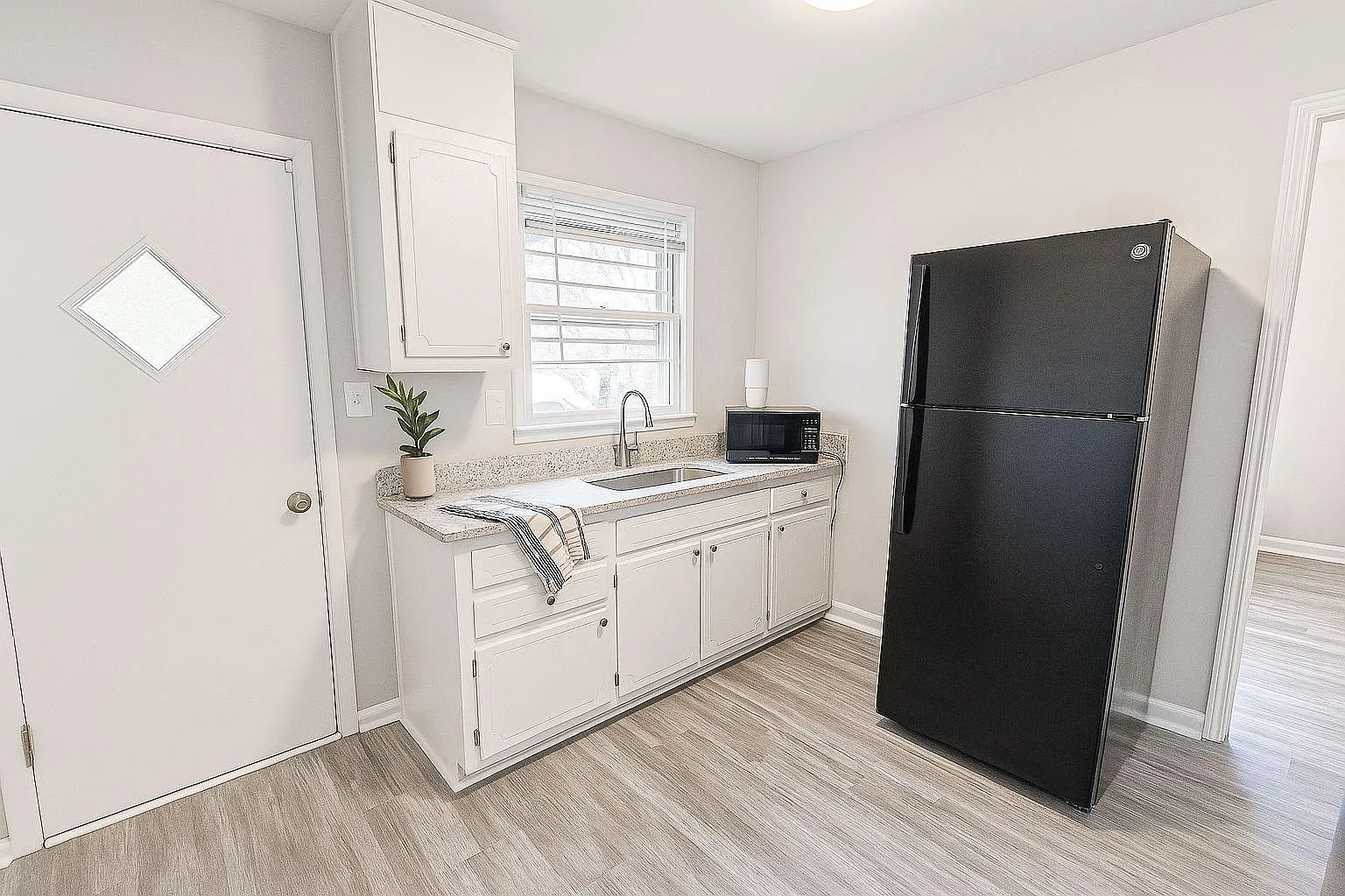 4 bed, 3.0 bath, 1900 sqft, $589 — Photo 3