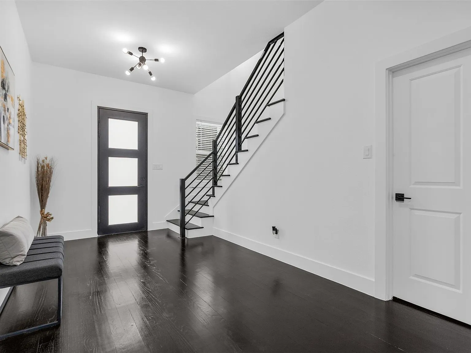 3 bed, 2901 sqft, $4,200 — Photo 3