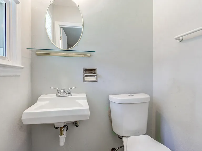 4505 Castlebar Dr — Photo 2