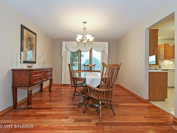 3rd image of 19730 Edgebrook Ln