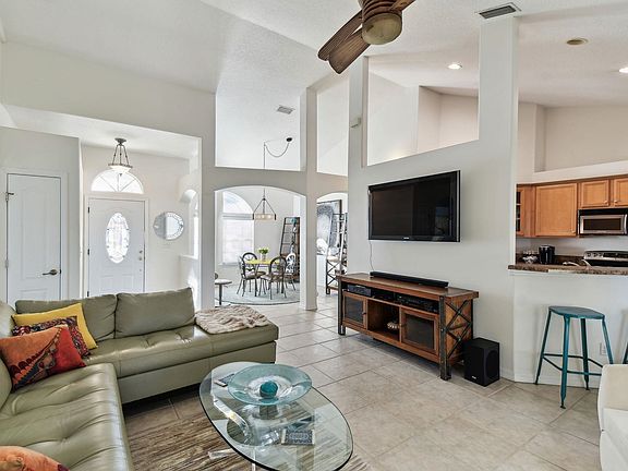 5th image of 304 Woodridge Ln