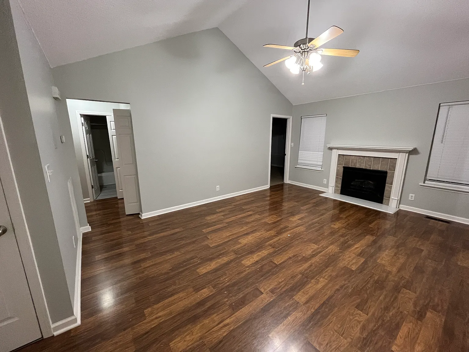 3 bed, 1207 sqft, $3,150 — Photo 3