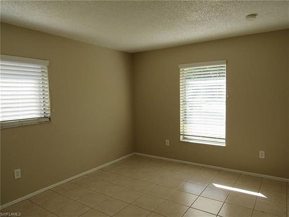 4th image of 38 NE 16th Pl APT 1