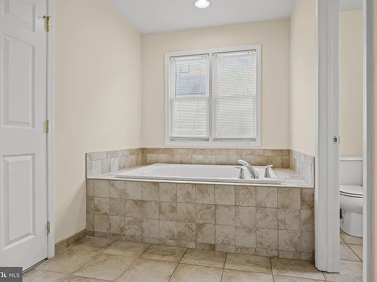 209 Peony Ln — Photo 25