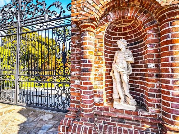 5th image of 16280 Whispering Spur St