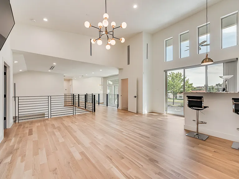 6411 Royal Ln — Photo 10