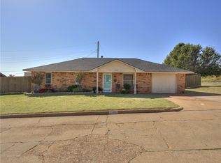 930 W Daniel St, Weatherford, OK 73096