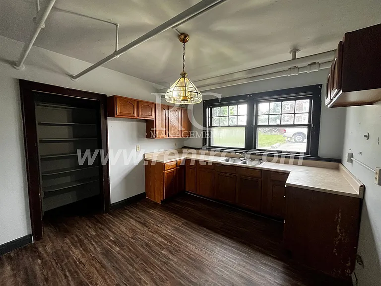 210-145 N Walnut St — Photo 3