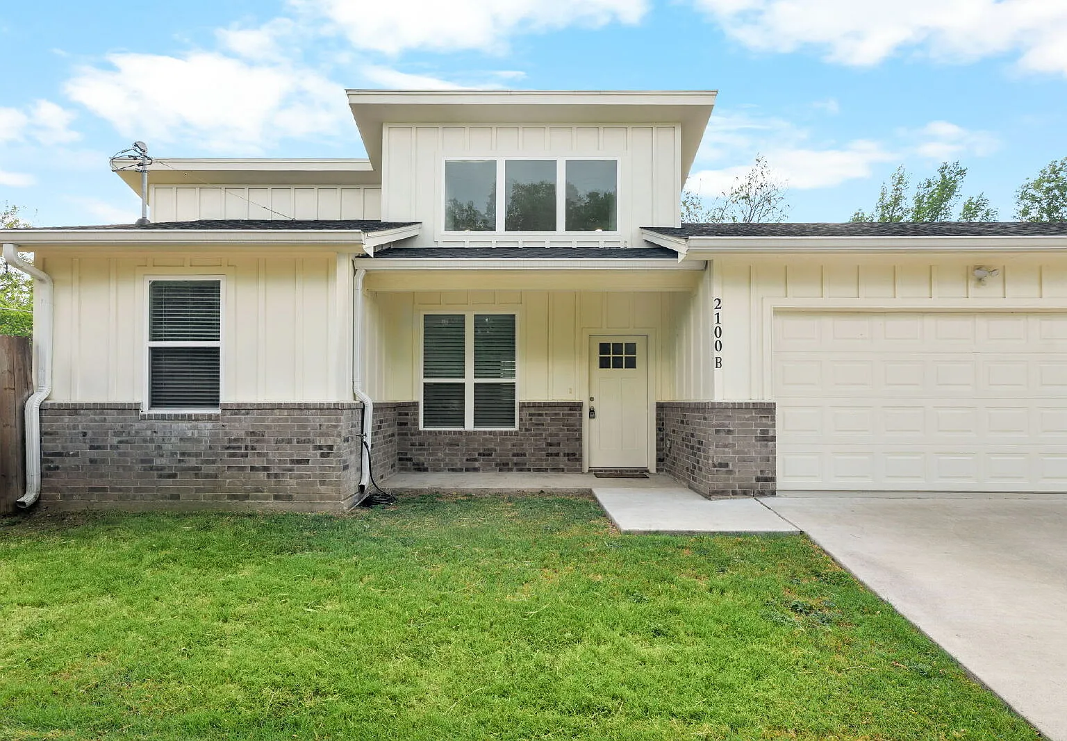 2 bed, 2.0 bath, $1,800 — Photo 1