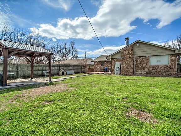 2nd image of 2812 Larkspur Rd