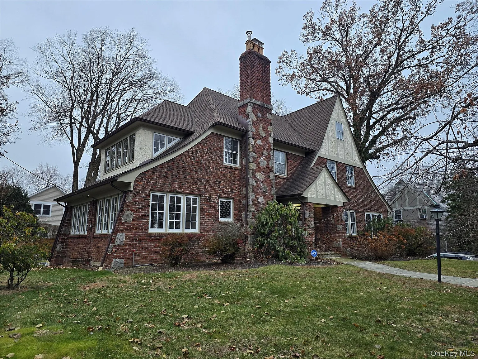 4 bed, 3.5 bath, 3809 sqft, $9,507 — Photo 2