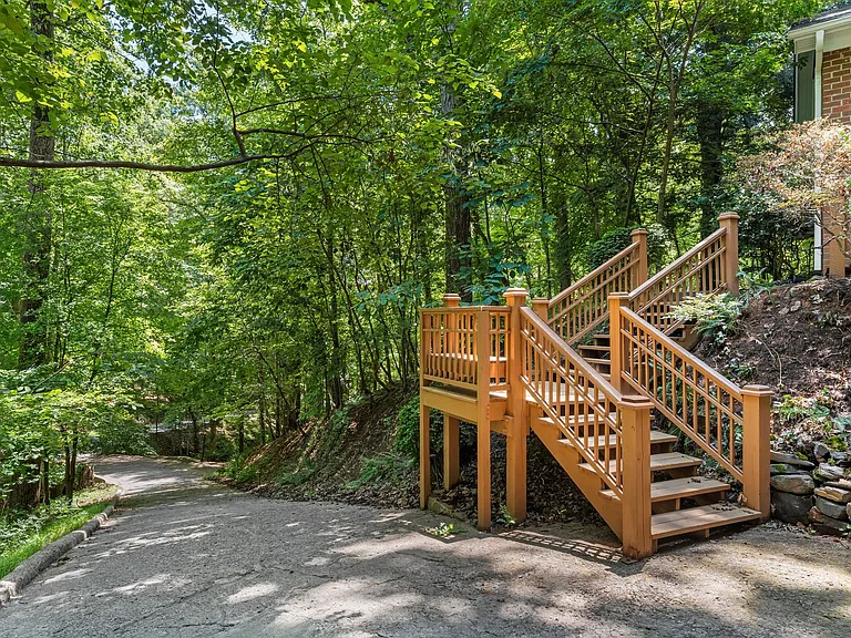 126 Weaver Rd — Photo 20