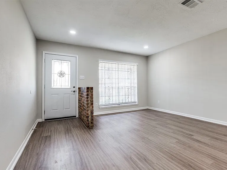 5426 Fairgreen Ln — Photo 4