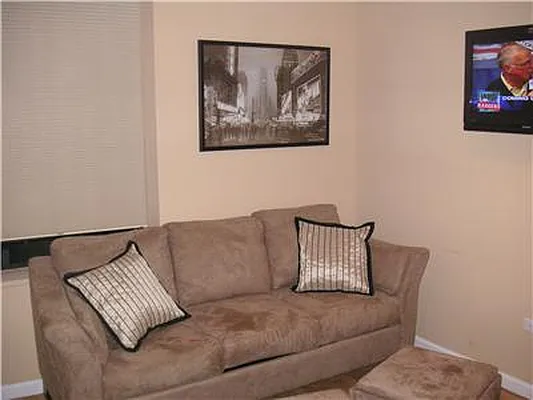 Sold by Manhattan Management Group | media 4