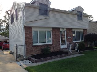 82 Maryknoll Dr, Lackawanna, NY 14218