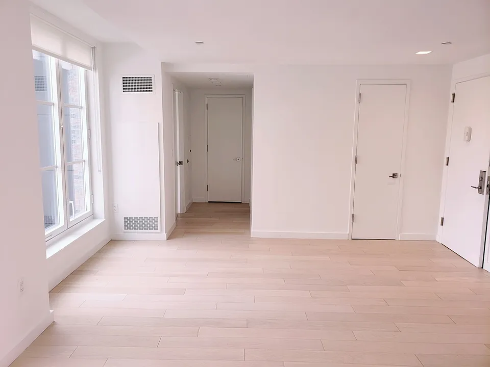 535 W 43rd St N #15F