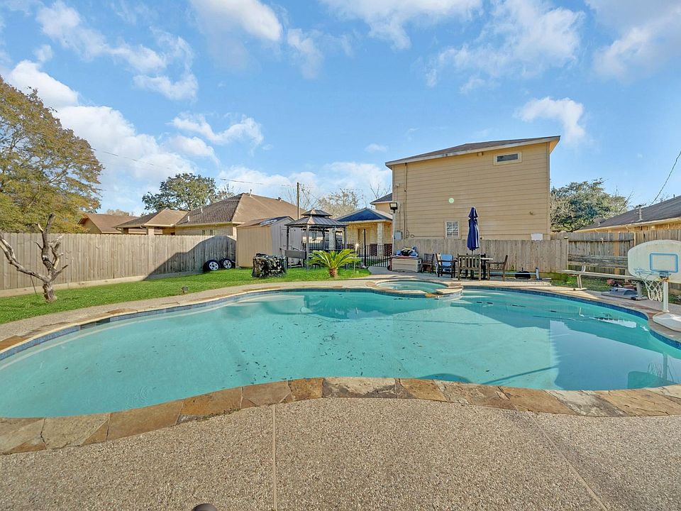1st image of 8203 Catalina Ln