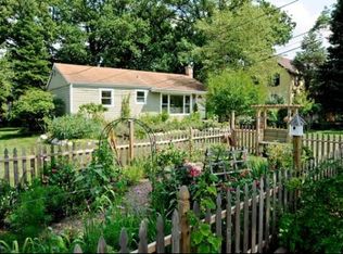 955 Ridge Rd, Highland Park, IL 60035