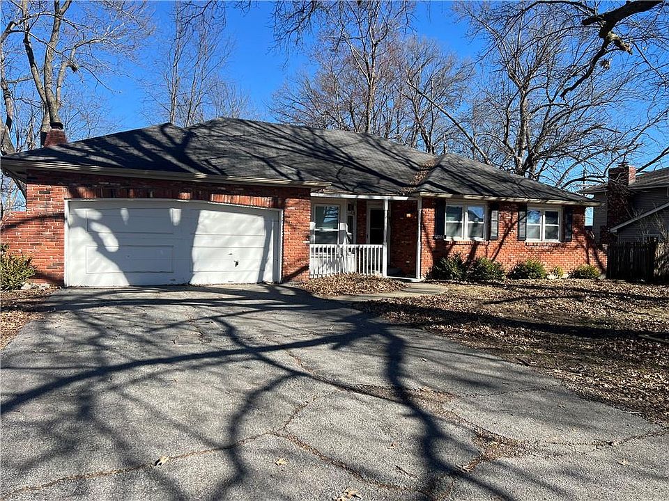 1st image of 1005 SW Skyline Dr