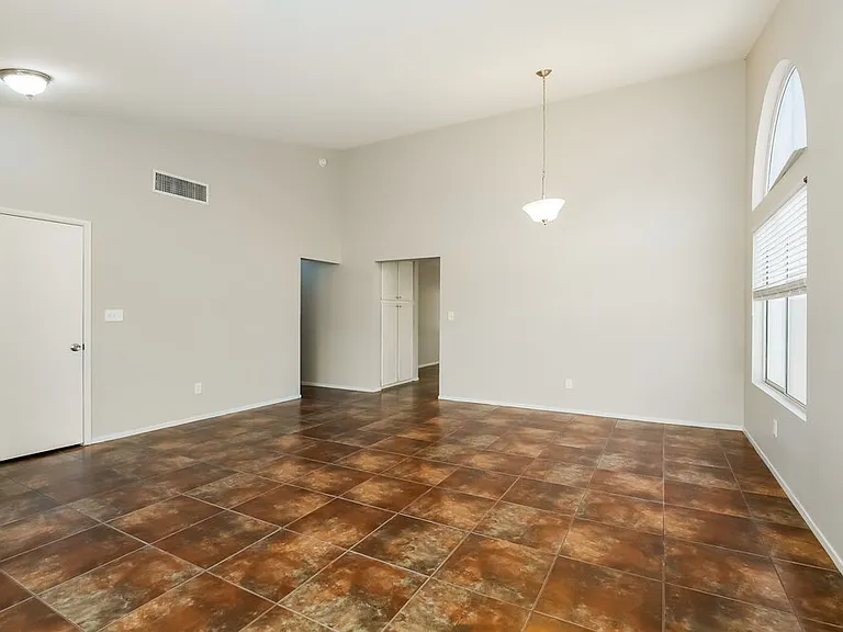 1621 Running Creek Dr — Photo 5