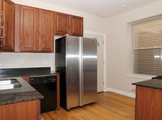 3439 W Belle Plaine Ave APT 3W, Chicago, IL 60618