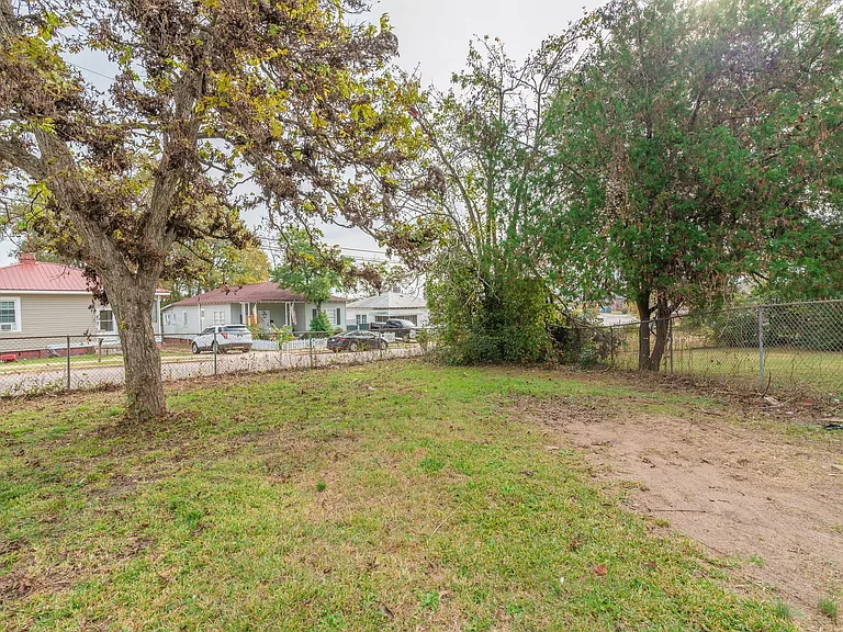 102 Curry St — Photo 31