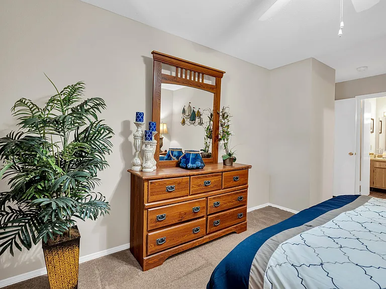 Sunlake Apartments — Photo 33