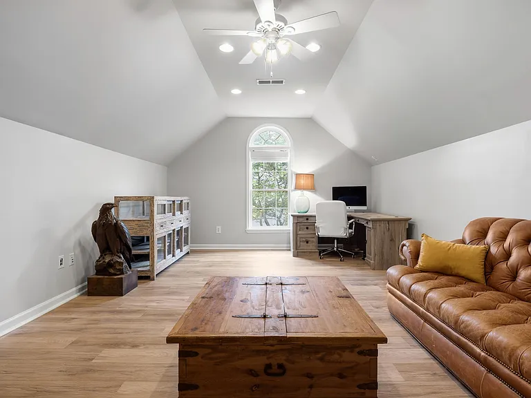 137 Whispering Woods Pl — Photo 38