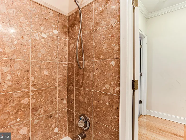 814 S Clinton St — Photo 41