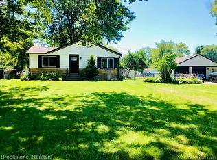 6591 Saline Dr, Waterford, MI