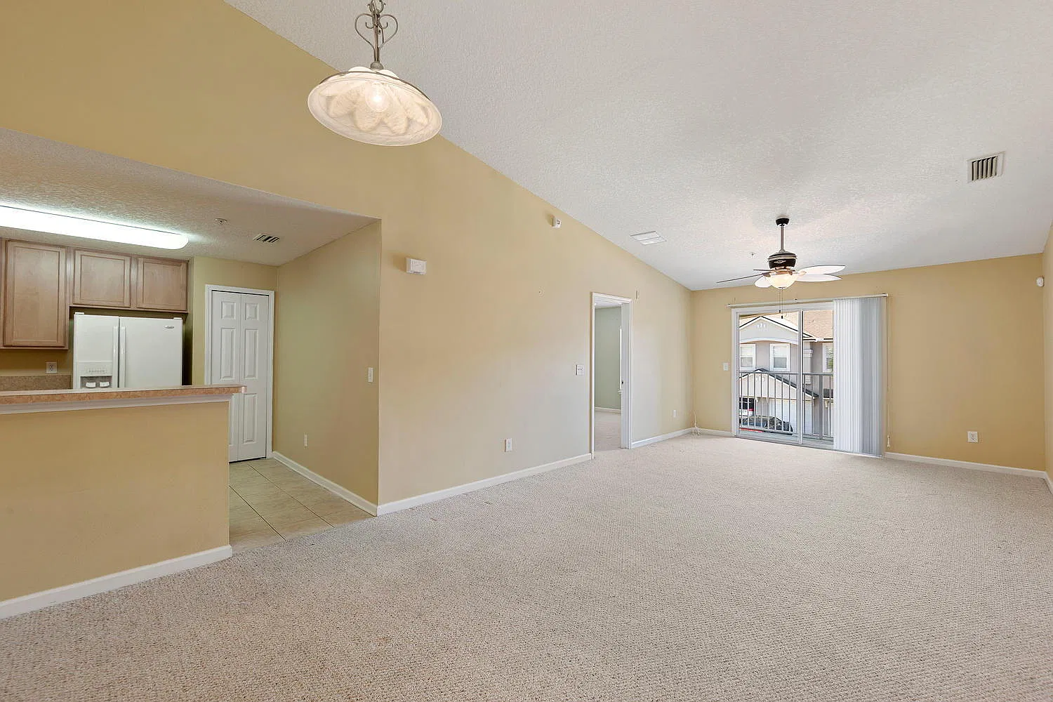 3 bed, 2.0 bath, 1346 sqft, $1,795 — Photo 4