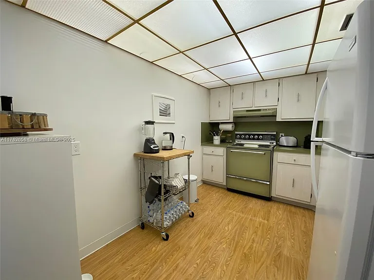 100 Bayview Dr #906 — Photo 10