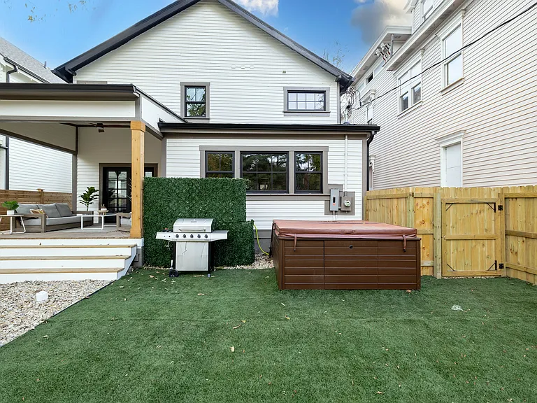640 E 13th St — Photo 37