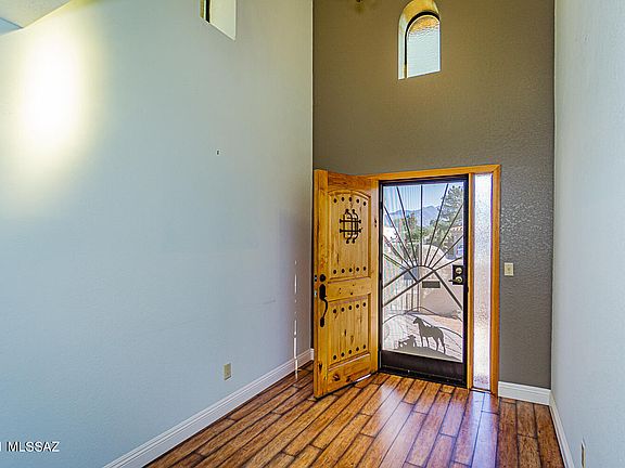 5th image of 327 E Paseo De Golf