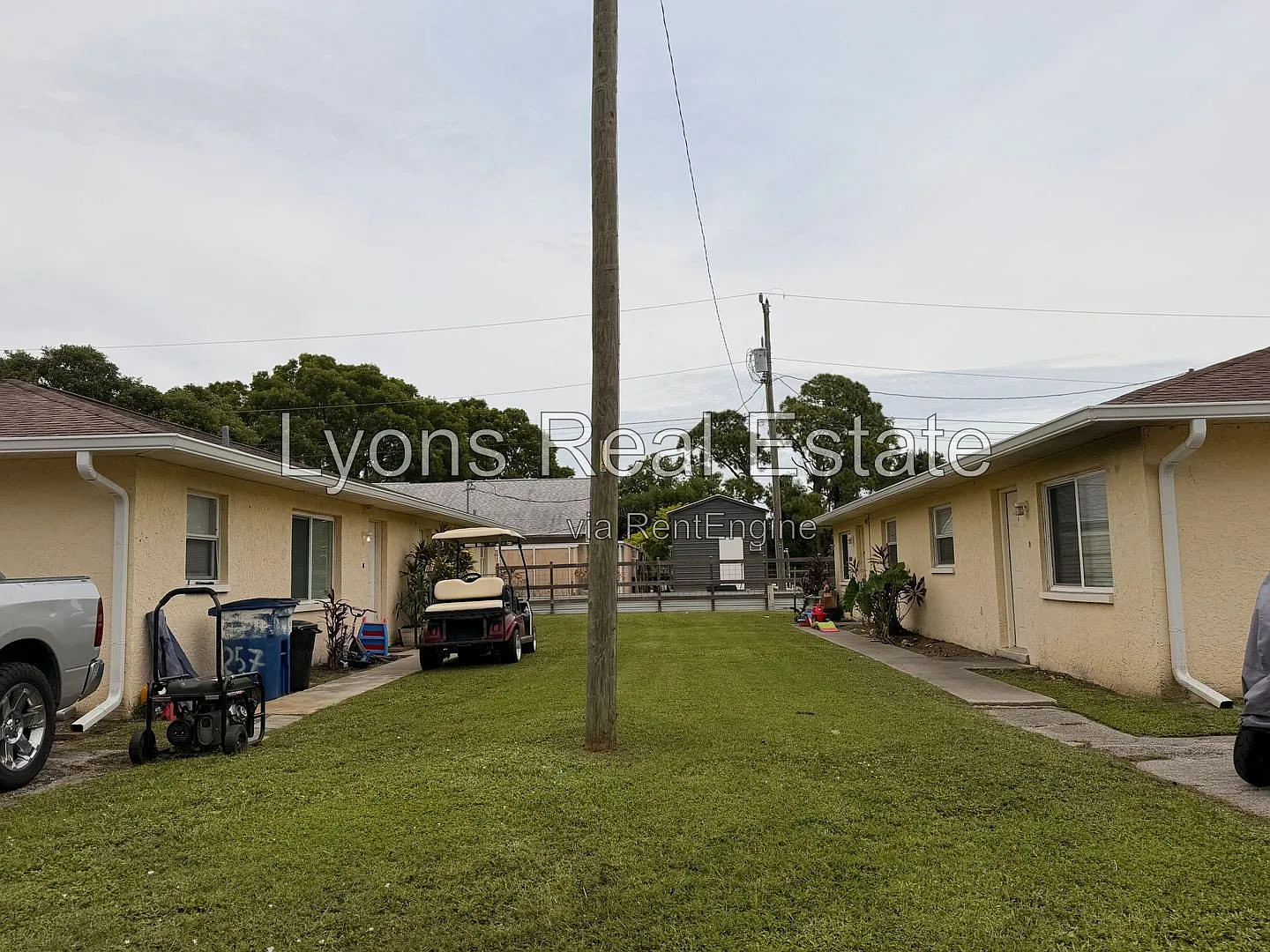 2 bed, 1.0 bath, 870 sqft, $1,095 — Photo 2