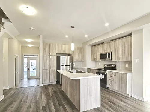 72 Richelieu St Photo 1
