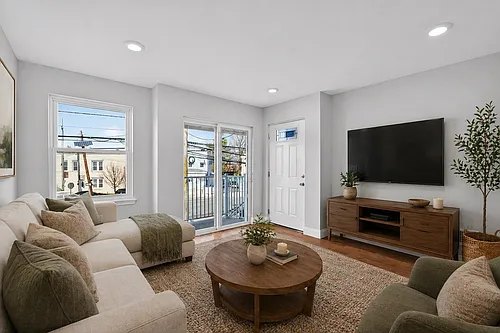 40 E 5th St #1 Photo 1