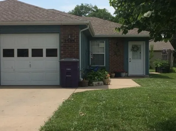 2301 Willow Ln, Manhattan, KS 66502