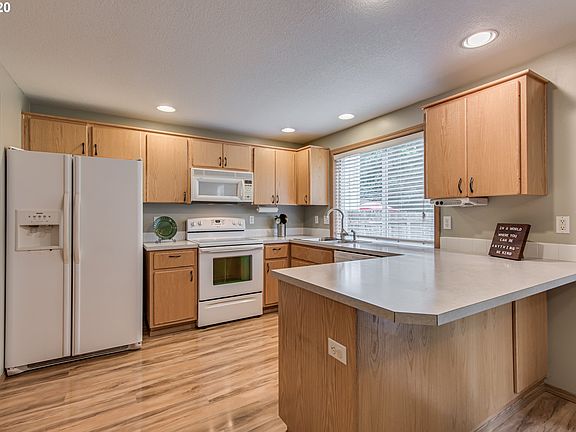 3rd image of 10607 NE 25th Pl