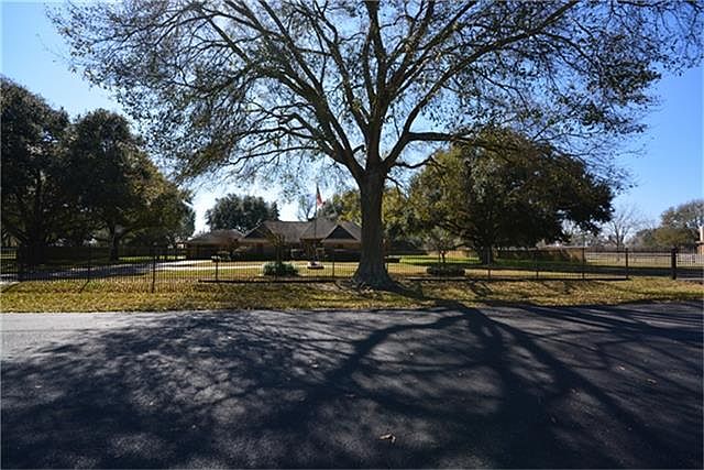 1st image of 4811 Hunterwood Cir