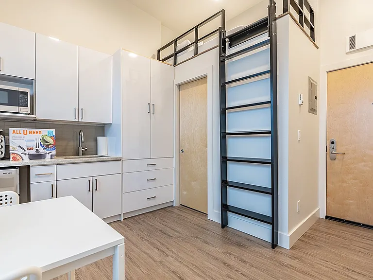 423 Terry Apartment — Photo 20