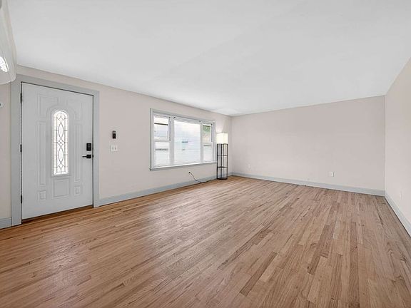 4th image of 242 Beach Rd