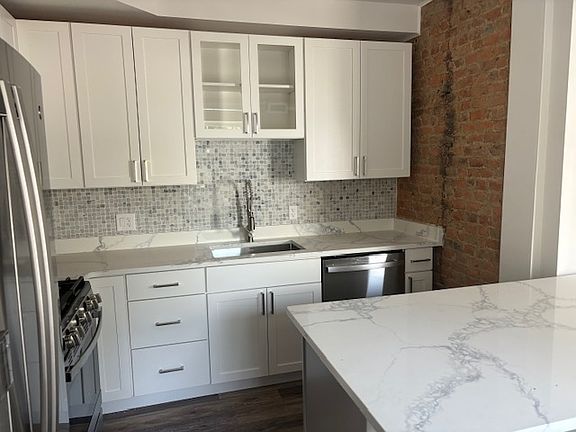 Kitchen with island and quartz countertops