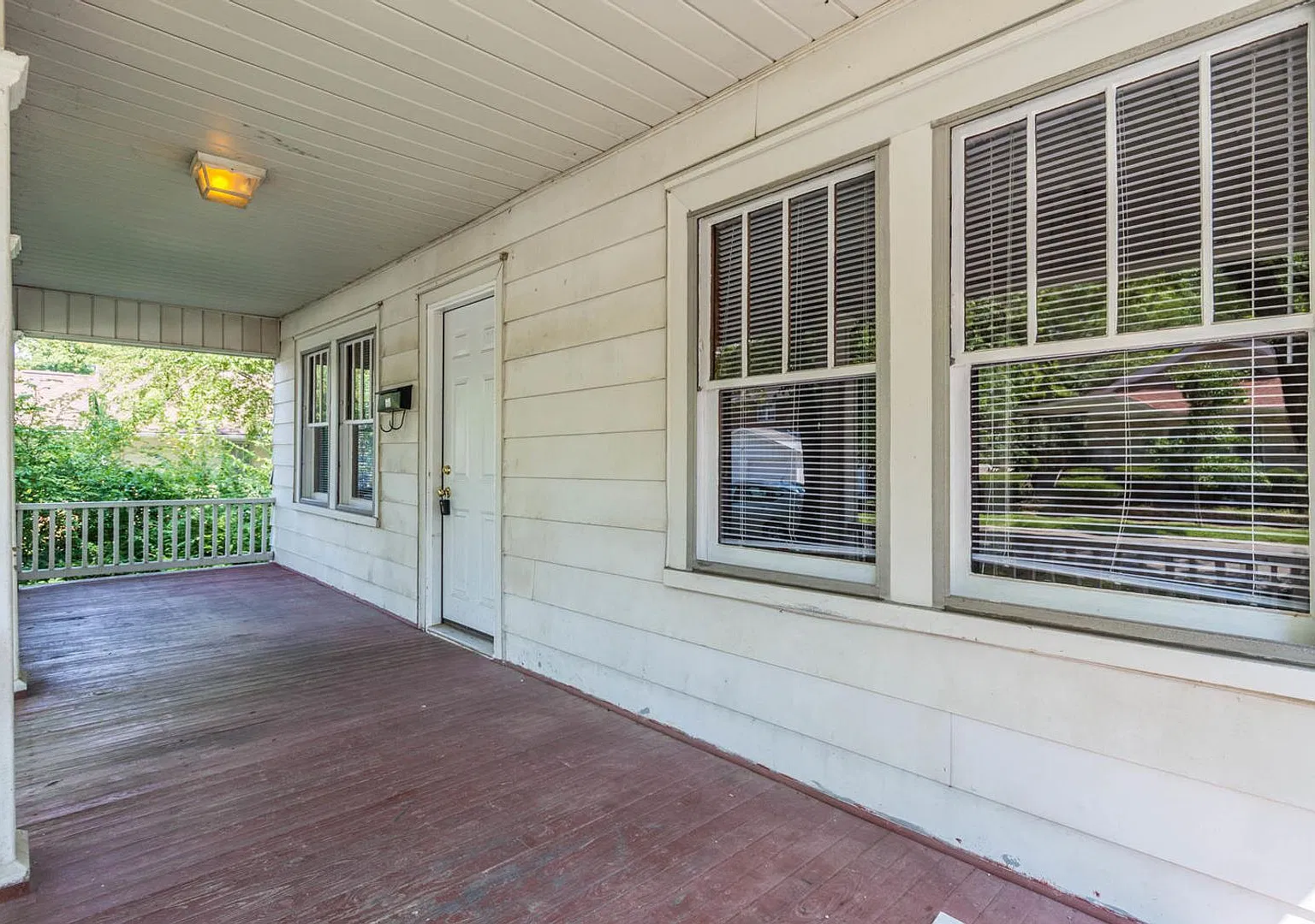 **August 2027** Updated Bathrooms, Garage & Outdoor Space!! 3 Bed, 2 Bath House!! — Photo 3