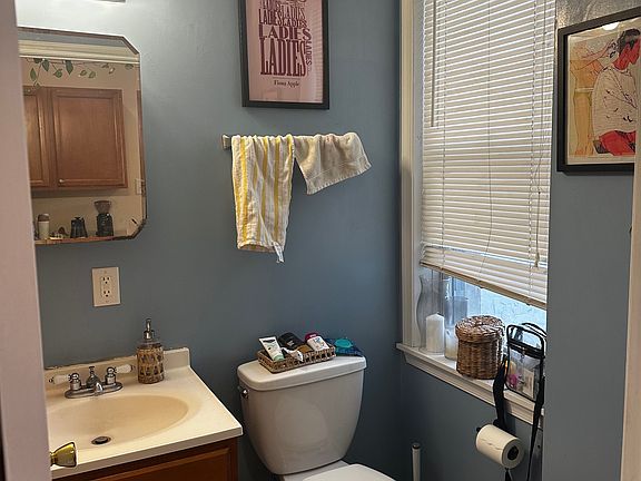 3rd image of 4613 Woodland Ave Floor 3