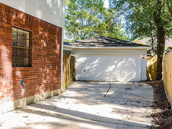 4th image of 3602 Babbling Creek Dr