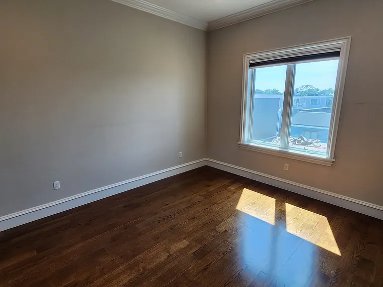 933 E 2nd St #20 — Photo 11
