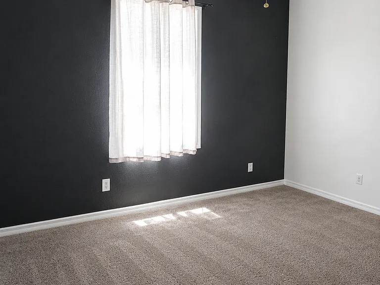 2761 Retreat View Cir — Photo 17