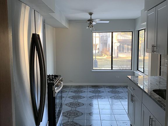 2nd image of 1326 Kingsbury Dr Unit 5