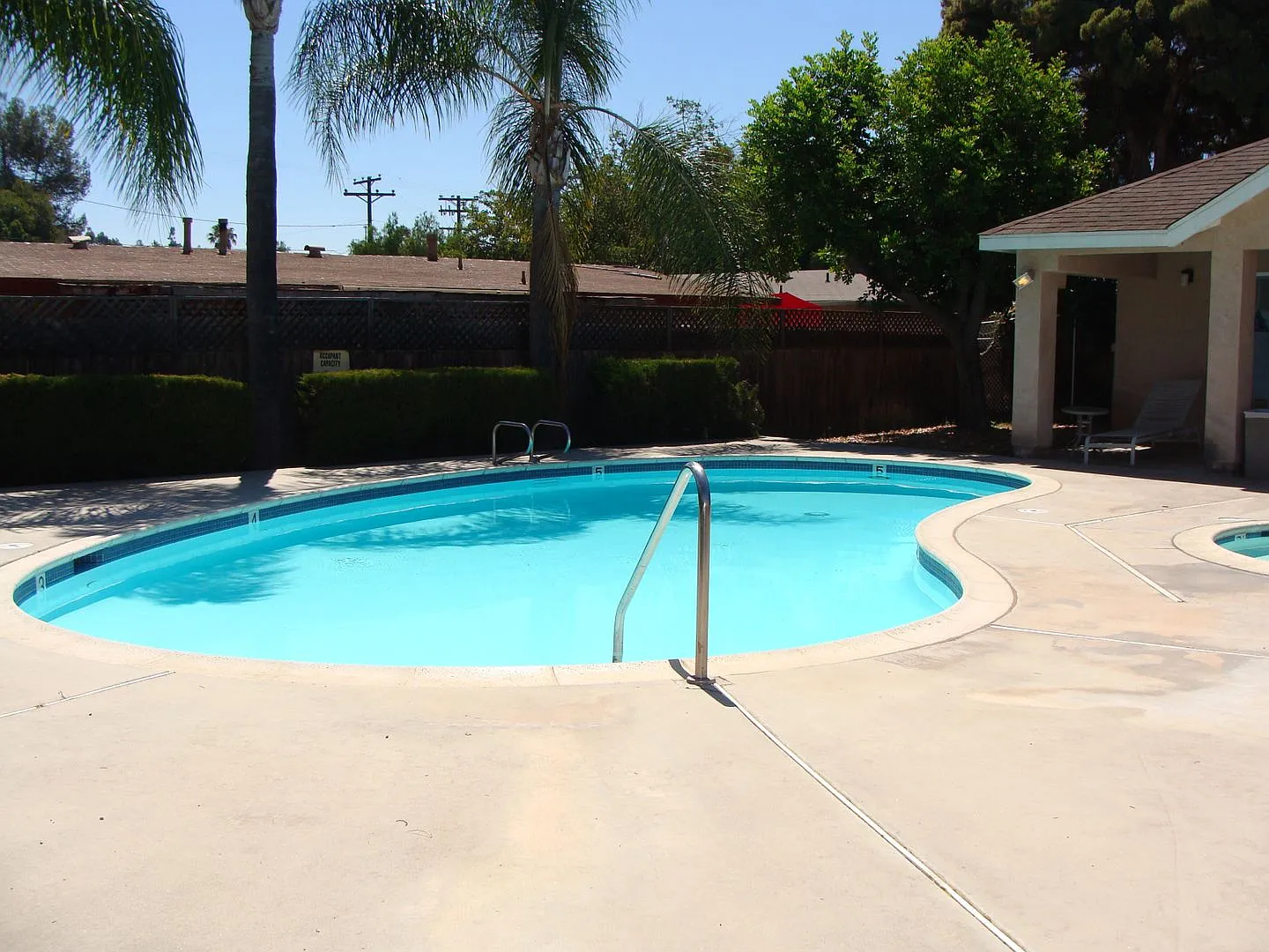 Renovated 3 Bedroom 2.5 Bath Condo — Photo 3